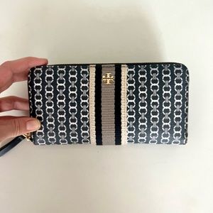 Tory Burch Gemini Link Continental Wallet in Black
